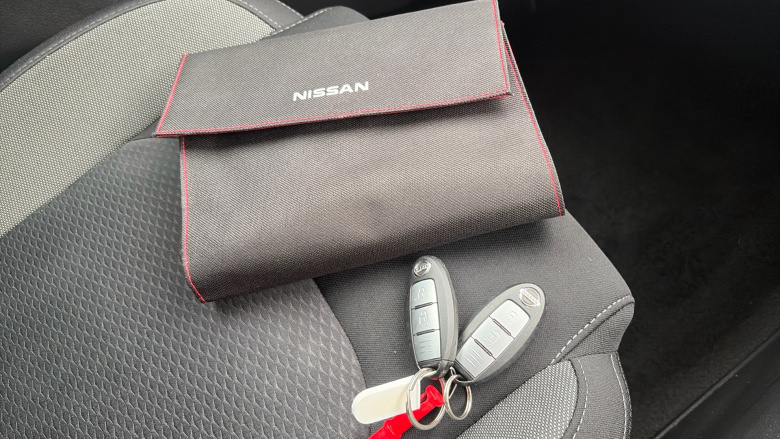 Nissan Qashqai 1.3 DiG-T N-Connecta 5dr Petrol Hatchback